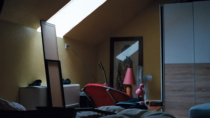 Mirror reflecting soft light as a visual metaphor for understanding what migraine is