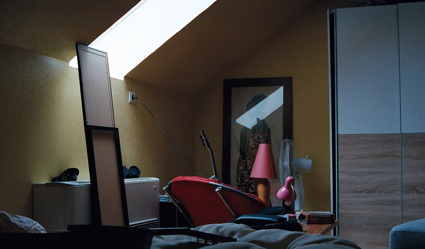Mirror reflecting soft light as a visual metaphor for understanding what migraine is